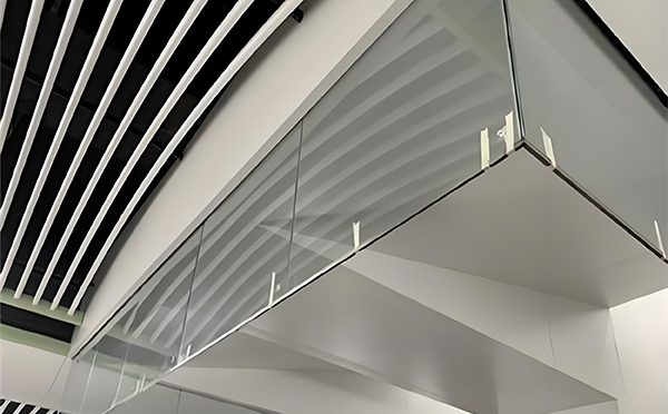 子长玻璃挡烟垂壁