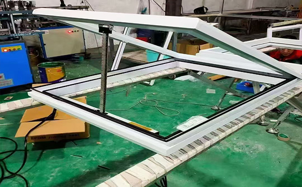 某地下车库出入口子长排烟窗配置工程