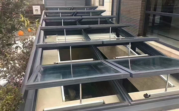 某轨道交通车辆维修车间子长排烟窗应用