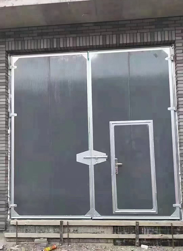 子长工业平开门在大型设备制造车间的应用实例 子长工业平开门在大型设备制造车间的应用实例