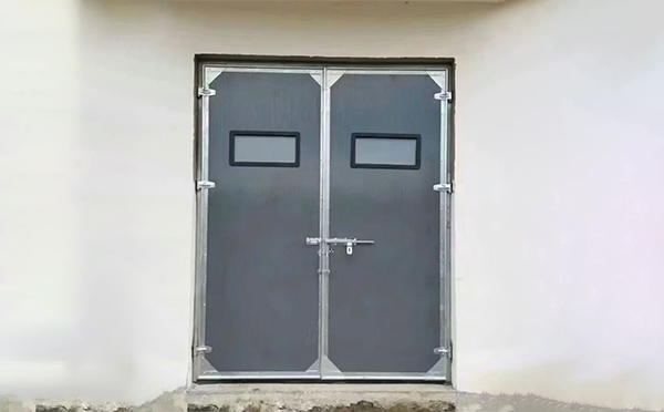 子长工业门在高温作业区域的运行表现